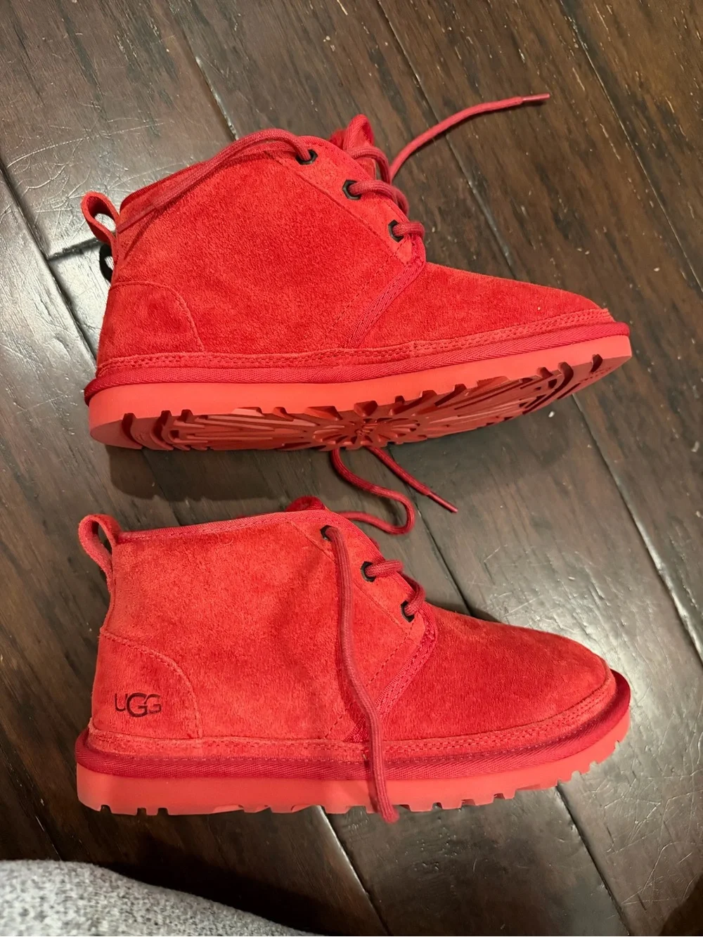 UGG Neumel Samba Red Suede Chukka Boots Men’s 6 Women’s 7 Style 3236